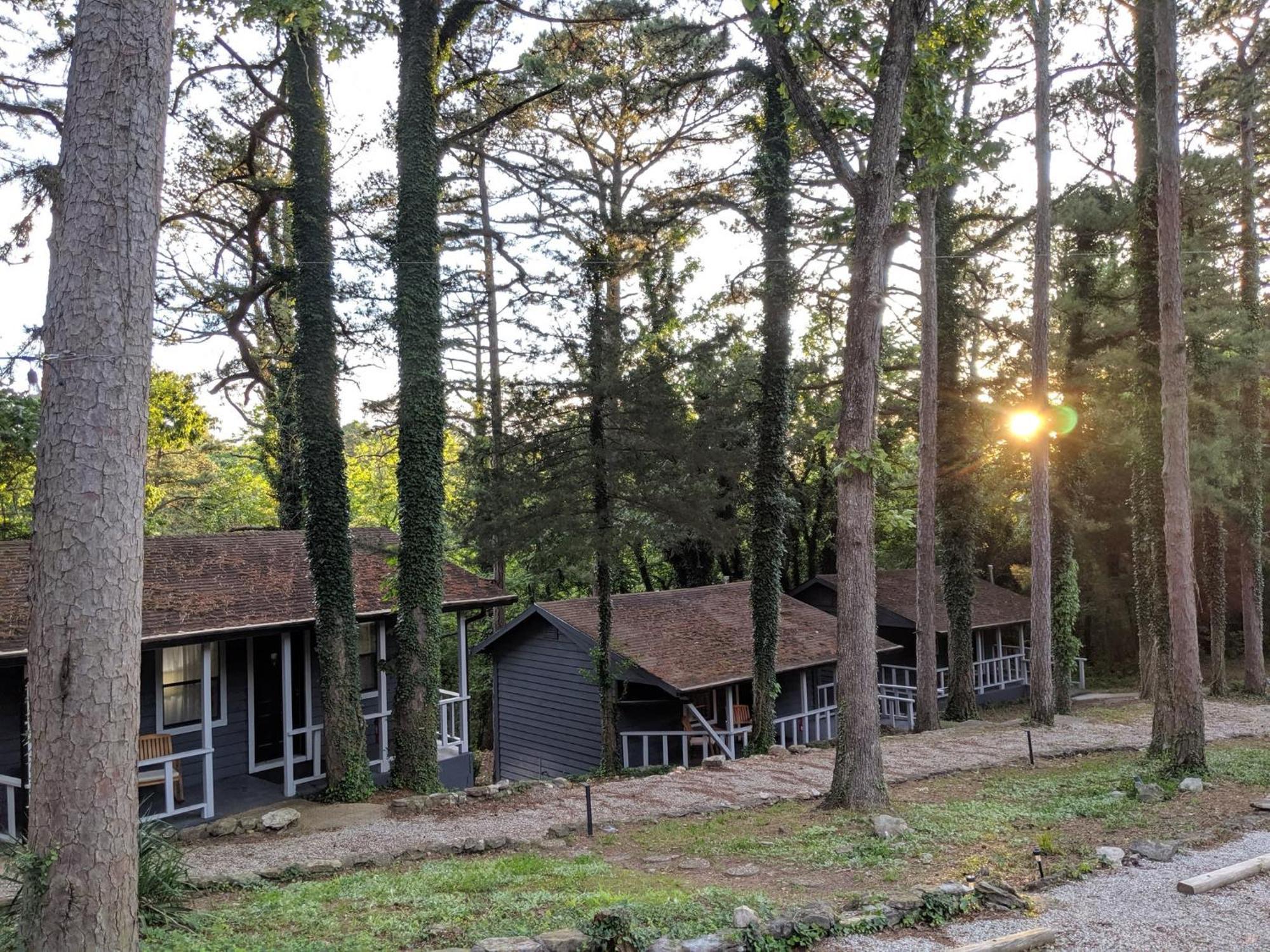 Adventure Cabin 5 - King W Private Hot Tub Villa Eureka Springs Buitenkant foto